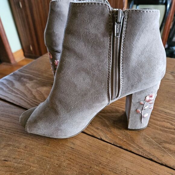 Candies Gray Pink Floral Peep Toe High Heel Booties Size 9 Suede Open-Toe Boots - Picture 8 of 12